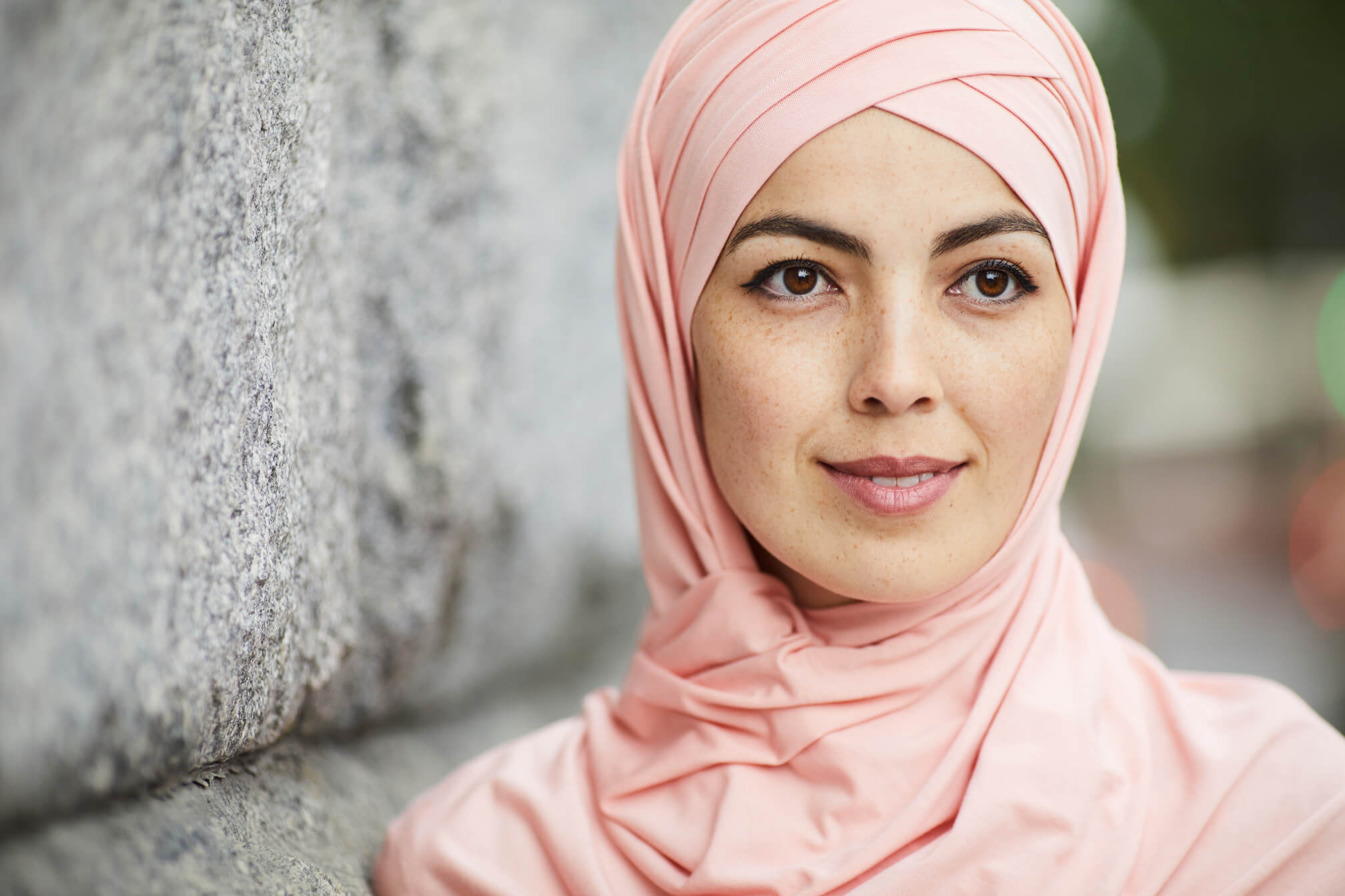 pensive-muslim-woman-TXUE9ZL.jpg